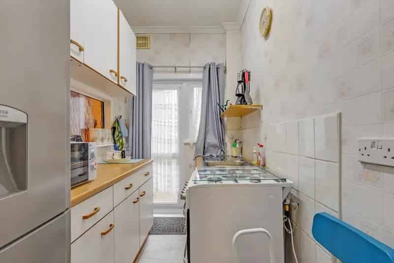 2 Bedroom Mid Terrace House For Sale No Chain