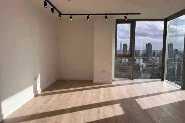 Flat for sale in City Road, London EC1V