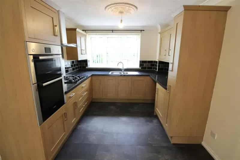 3 Bedroom End of Terrace House to Rent