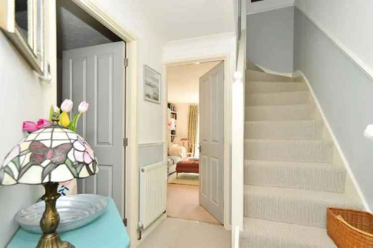 2 Bed Semi Detached House with Driveway and Garden
