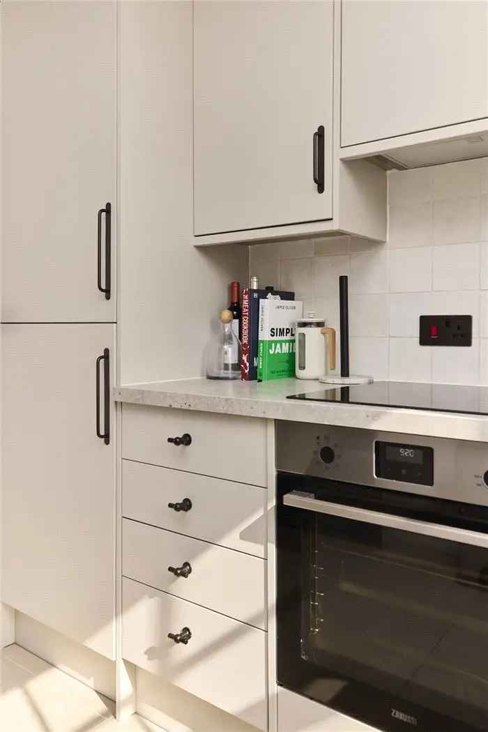 2 Bedroom Flat London Essex Road Gated Development