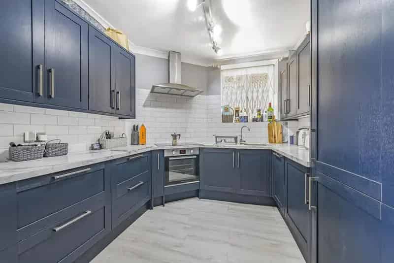 Victorian Conversion Flat 800 sq ft Private Terrace Shared Garden