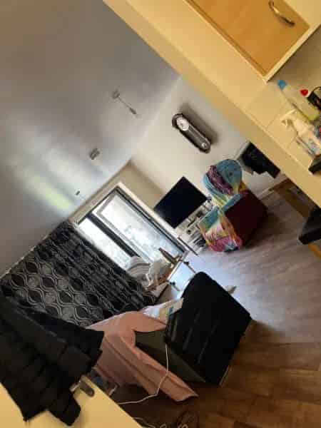 Quiet E14 Family Home Near Amenities
