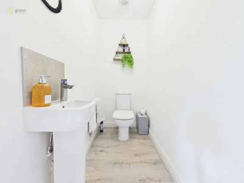3 Bed Semi-Detached House For Sale Near Schools and Motorways
