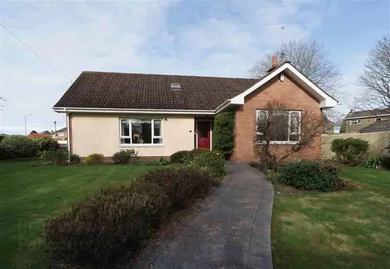Spacious Detached Home with Double Garage and Private Garden Near Schools