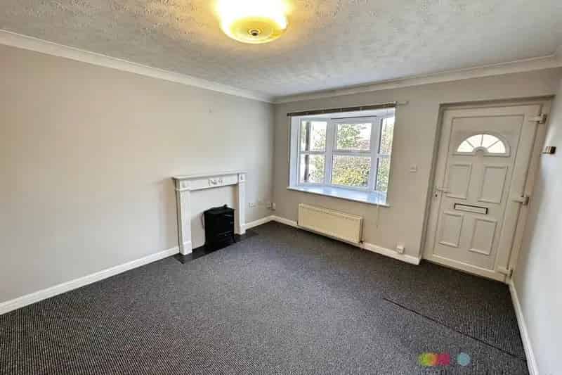 2 Bed Semi-Detached Bungalow  Driveway Parking Garden