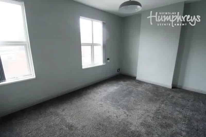 1 Bedroom 1st Floor Flat Near Five Ways City Centre