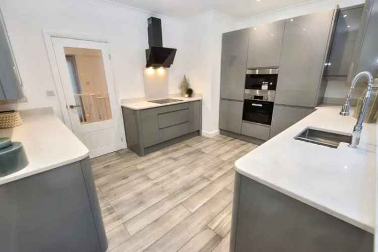 House For Sale in Leeds, England