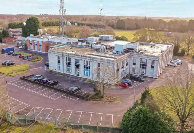 First Floor Art Deco Offices Near Brookmans Park Station