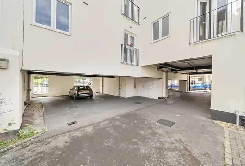 1 Bedroom Apartment for Sale in South Bristol