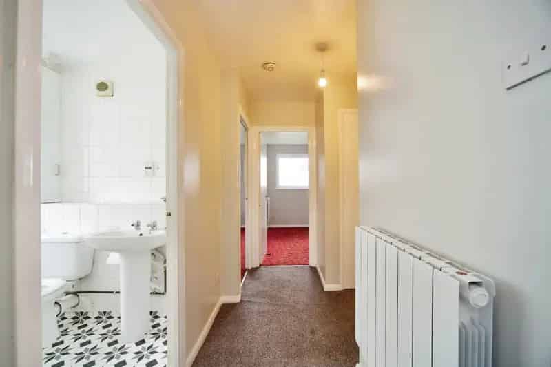 Spacious 2-Bed Flat with Parking - Ideal for First-Time Buyers