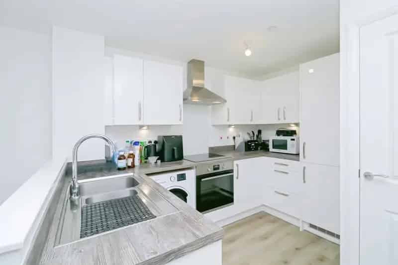 4 Bedroom Semi-Detached House For Sale Chain Free