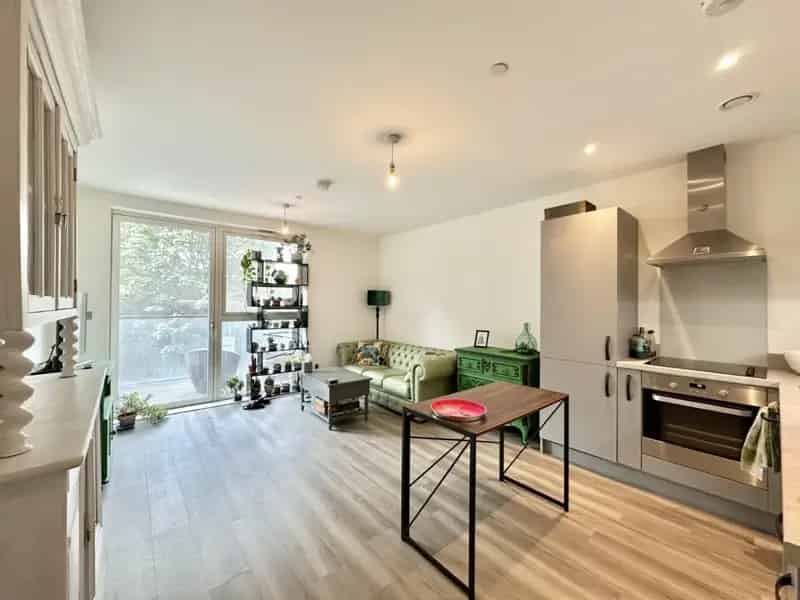 1 Bedroom Flat for Sale in Hayes 625 SQ FT Modern Flat
