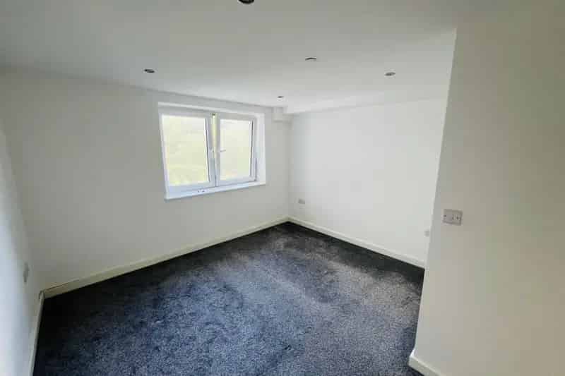 Flat For Rent , Mixenden Road, Calderdale, England