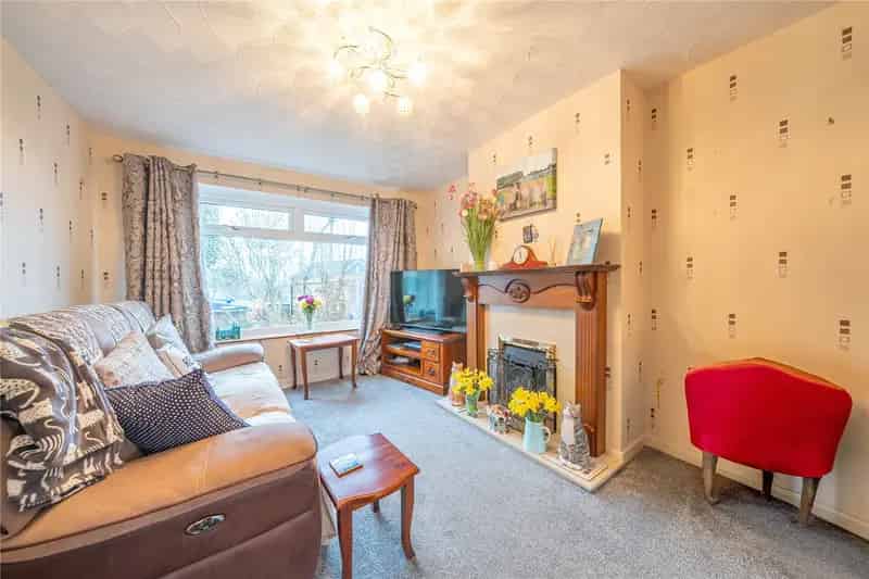 3 Bed House Meanwood New Roof Garden Parking Ideal First Home