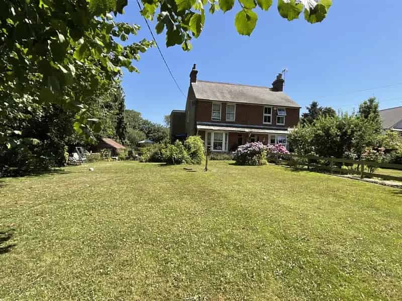 4 Bedroom Semi-Detached House for Sale