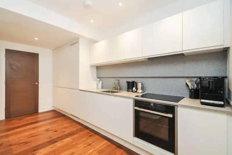 2 Bedroom Flat for Sale Chain Free Modern Apartment Private Parking