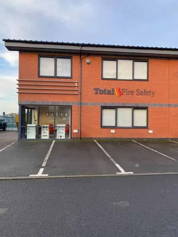 Modern Hybrid Office Industrial Unit with Warehouse Space