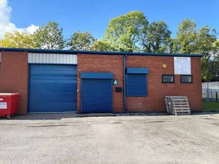 Warehouse Accommodation To Let - Secure Site, Ample Parking, Easy M1 Access