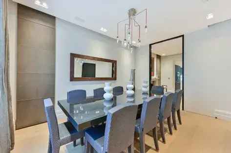 6 rooms house of 394 m² in London