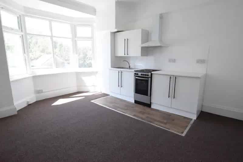 Studio Flat Charminster Newly Refurbished On Site Parking