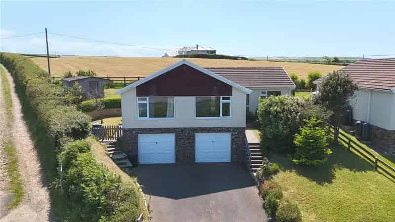 4 Bedroom Bungalow For Sale