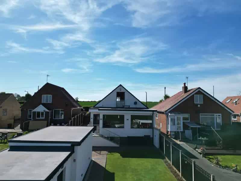 Exceptional 4 Bed Modern Home with Stunning Outdoor Kitchen