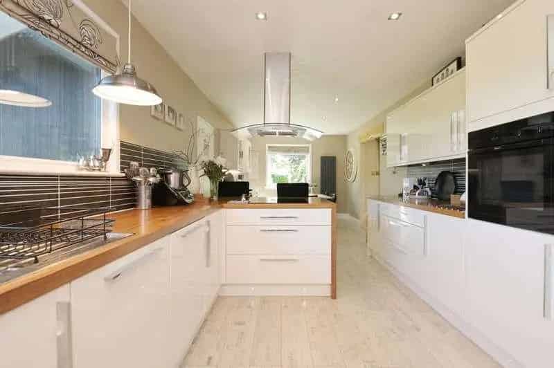 6 Bed Detached House For Sale