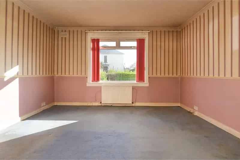 1 Bed Flat with Private Garden and New Gas Central Heating