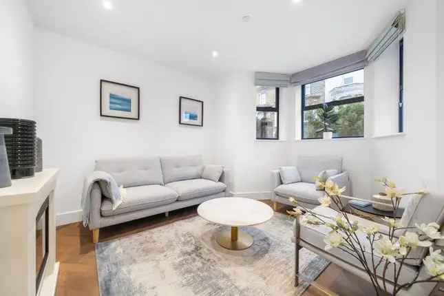 Four Double Bedroom House for Sale in London SE24