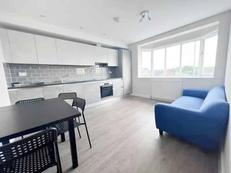 Double Furnished Room with Balcony All Bills Included Near Broomfield Hospital