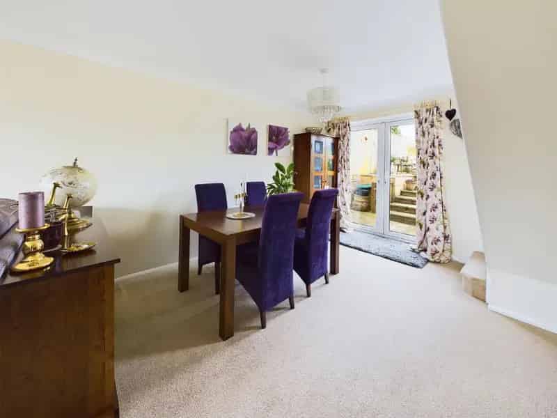4 Bed House For Sale Near Shops and School