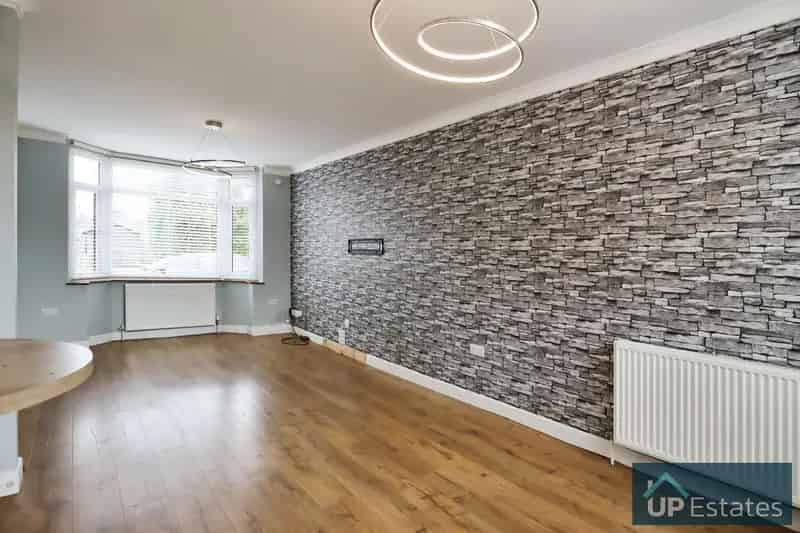 3 Bedroom Semi-Detached House to Rent