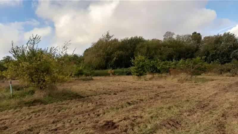 2.5 Acre Amenity Land for Sale in Lavenham