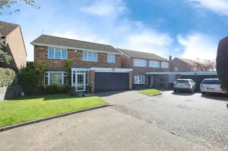 Stunning 45 Bedroom Detached Family Home Walters Ash