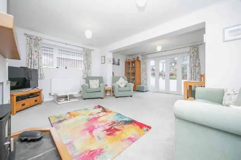3 Bed House Sudbury - Family Home with Garage and Garden