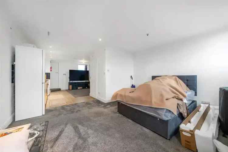 Studio flat for sale