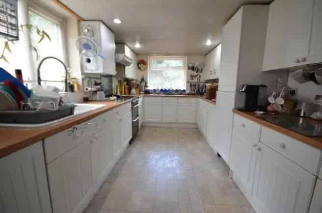 3 Bedroom Semi-Detached House Farnham No Onward Chain