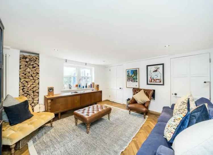 Maisonette For Sale in Ermine Road, London, England