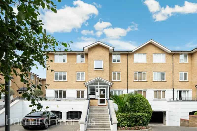 Flat For Sale , London, England