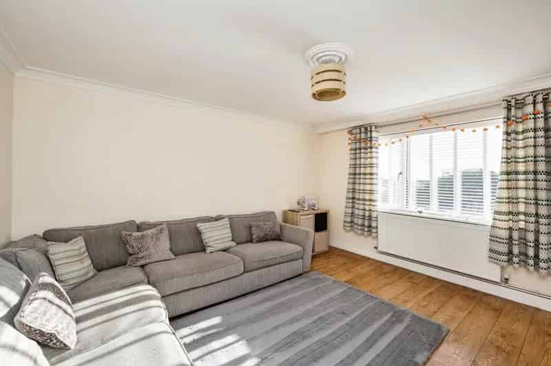 4 Bedroom Detached House Near Nottage Village