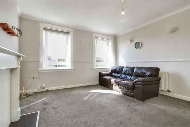 3 Bed Flat - First Floor with 1 Reception Room