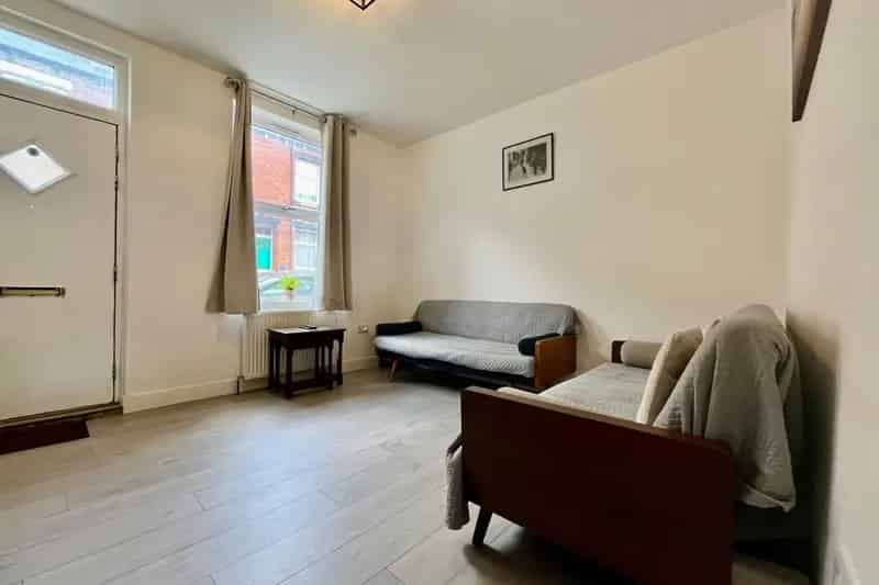 4 Bedroom House in Hyde Park Fully Furnished Zero Deposit Available