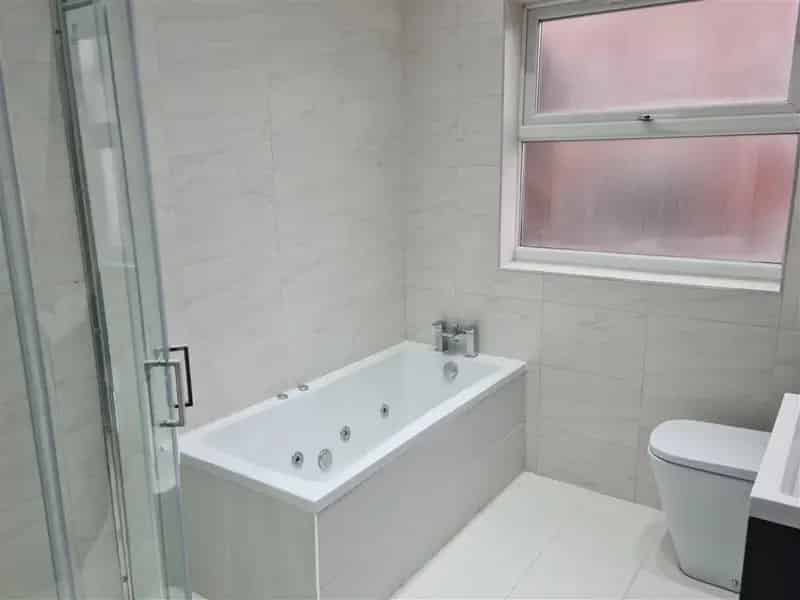 5 Bedroom Family Home Nottingham High Specification Modern Kitchen Diner
