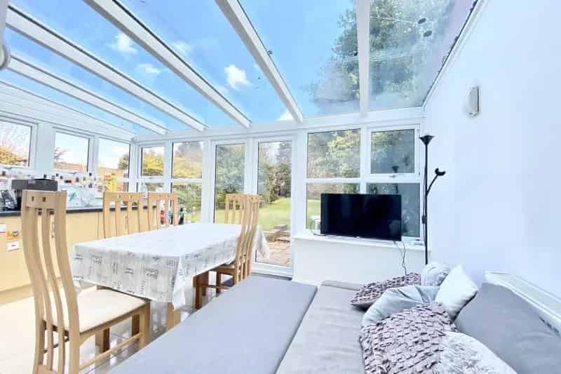 5 Bed 2 Bath House with Driveway Gas Central Heating