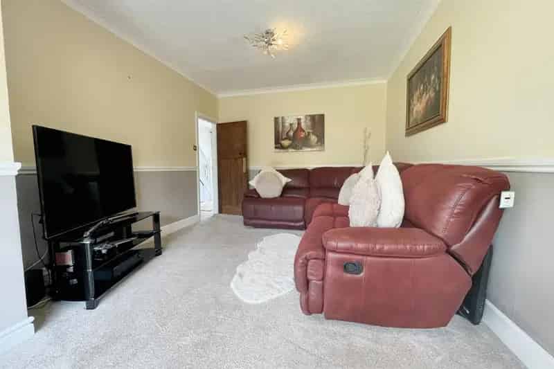 3 Bedroom Detached House For Sale Near Southbourne Grove