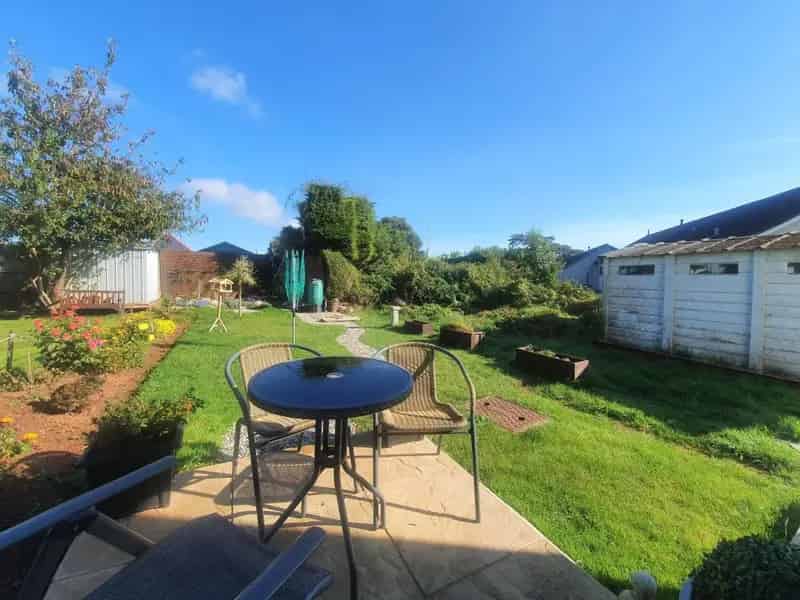 Ground Floor Apartment Garden Parking Modern Spacious Well Presented