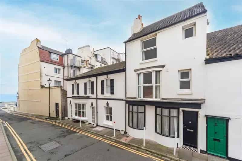 4 Bedroom Townhouse Near Hove Seafront