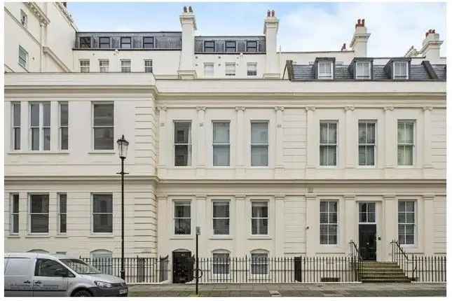 Town house for sale in Lancaster Gate, London W2