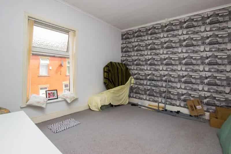 2 bedroom House
 For Sale 
Total Size: 918 SQ FT